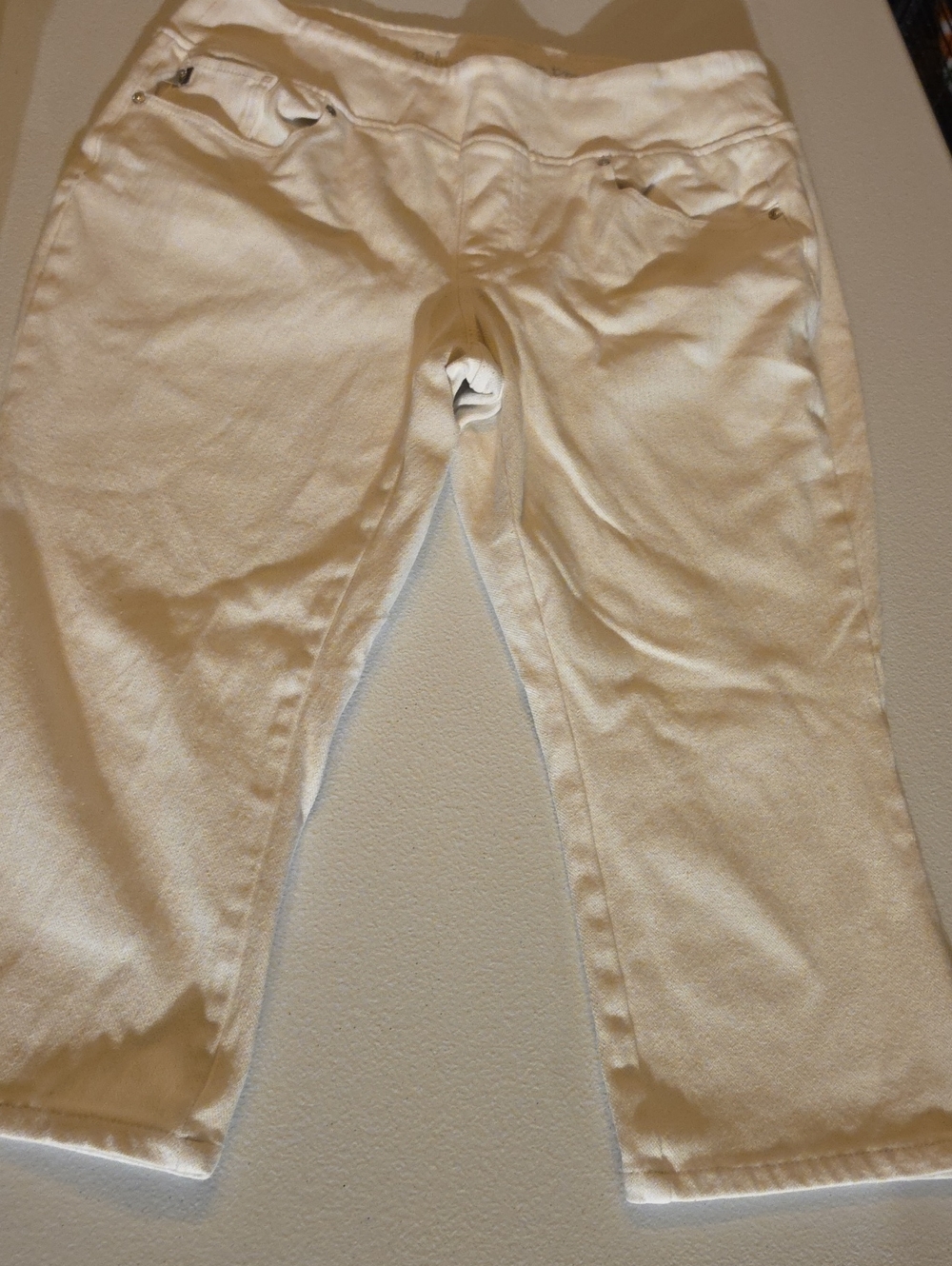 Belle by Kim Gravel White Cropped Stretch Jeans